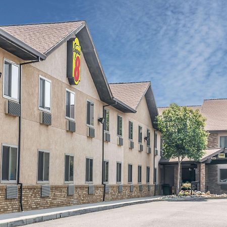 Super 8 By Wyndham Redding Hotel Exterior photo